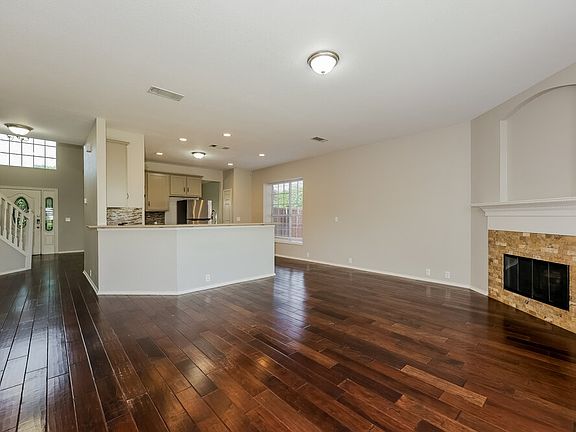 5th image of 2325 Cimmaron Dr