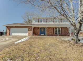 48 Lindenleaf Ln, Belleville, IL 62223