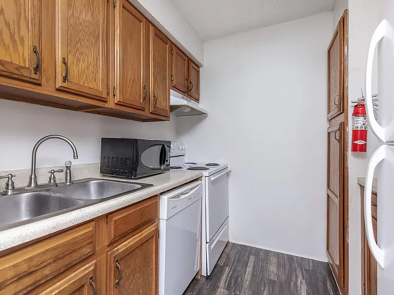 Rock Brook Apartments — Photo 31