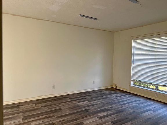 5th image of 311 Willow Oak Ln