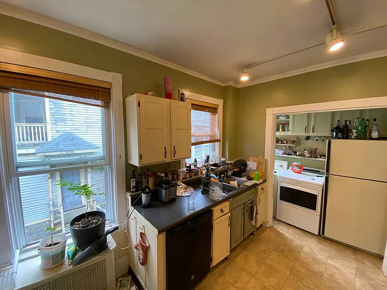 14 Oswald St #2B — Photo 10