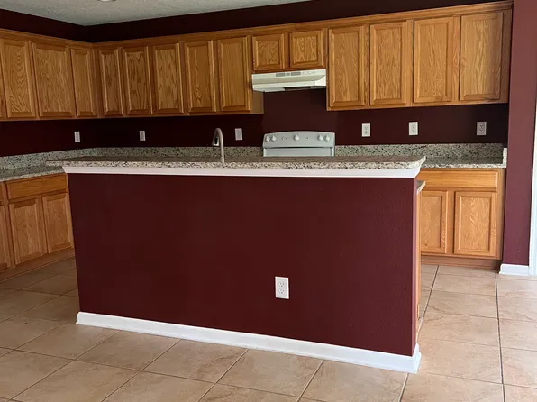 70 Rollins Ln, Palm Coast, FL 32164