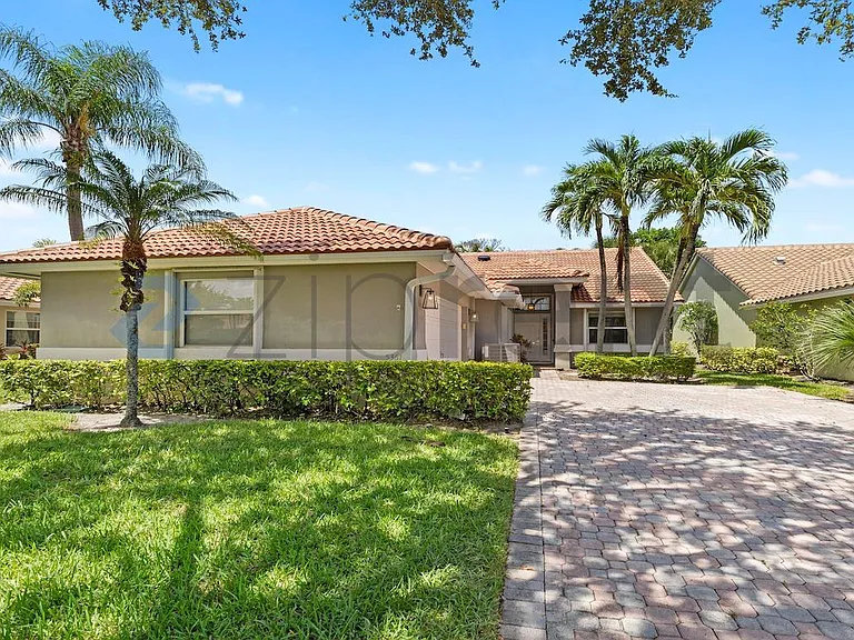 5361 Grande Palm Cir — Photo 2