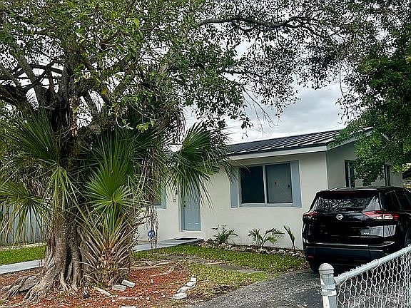 2nd image of 616 NW 22nd Rd