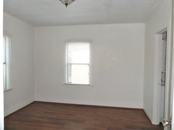 3rd image of 135 W Lowell Ave