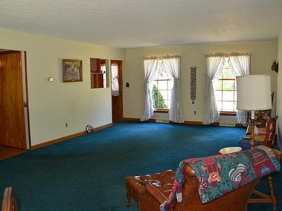 2nd image of 755 Robin Dr