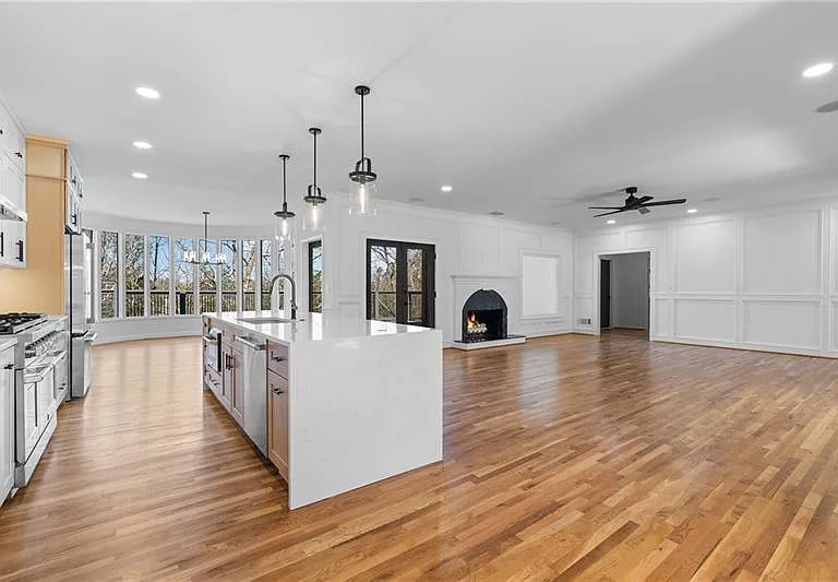 350 Kelson Dr — Photo 10