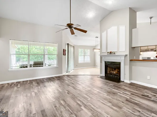 2096 W Morgans Bluff Ct, Lithonia, GA 30058