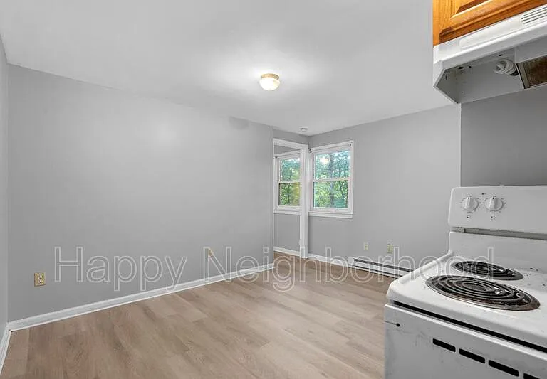451 Divinity St #I — Photo 10