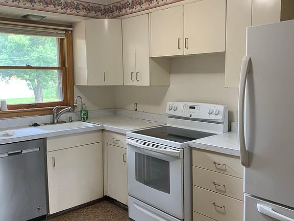 2nd image of 803 E Minneapolis Ave