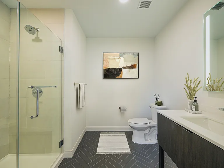 The Standard — Photo 14