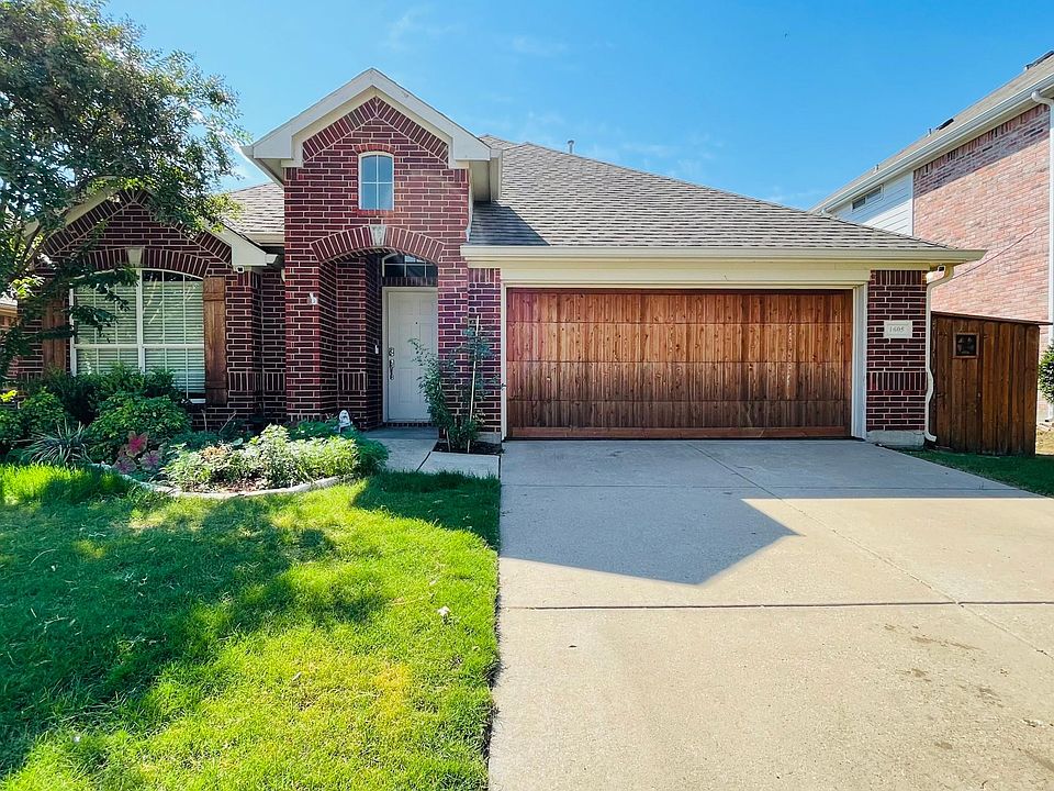 1st image of 1605 Castle Creek Dr