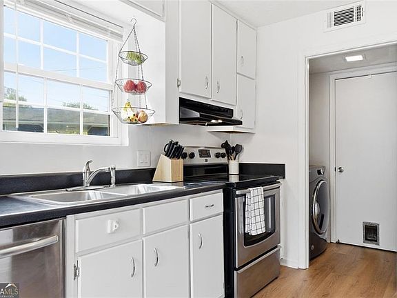 5th image of 232 Adair St
