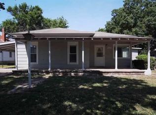 216 S H St, Wellington, KS 67152