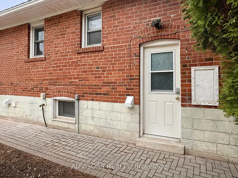 1470 Fisher Ave — Photo 12