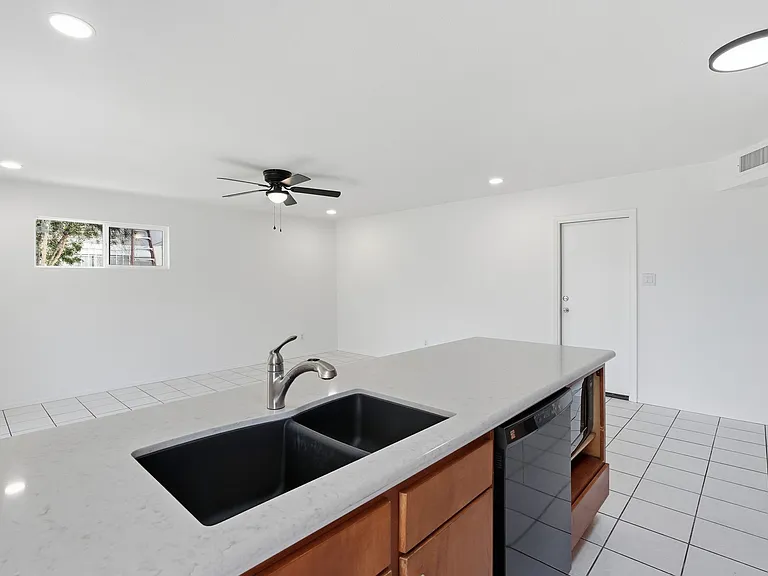 209 E Cairo Dr — Photo 6