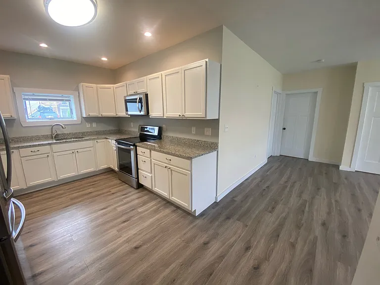 451 S Main St — Photo 4