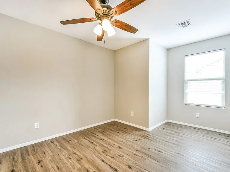 825 S Swallow Ln — Photo 14