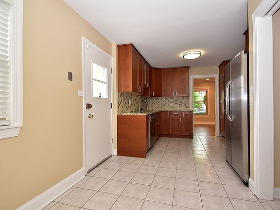 5th image of 4109 Enfield Ave