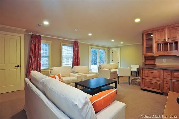 33 Sentry Hill Rd — Photo 8