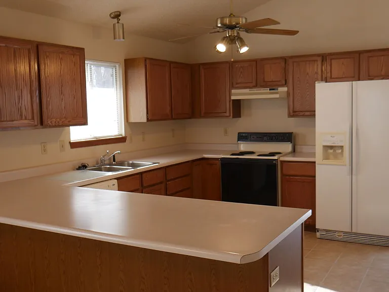 8226 Scarborough Dr — Photo 5
