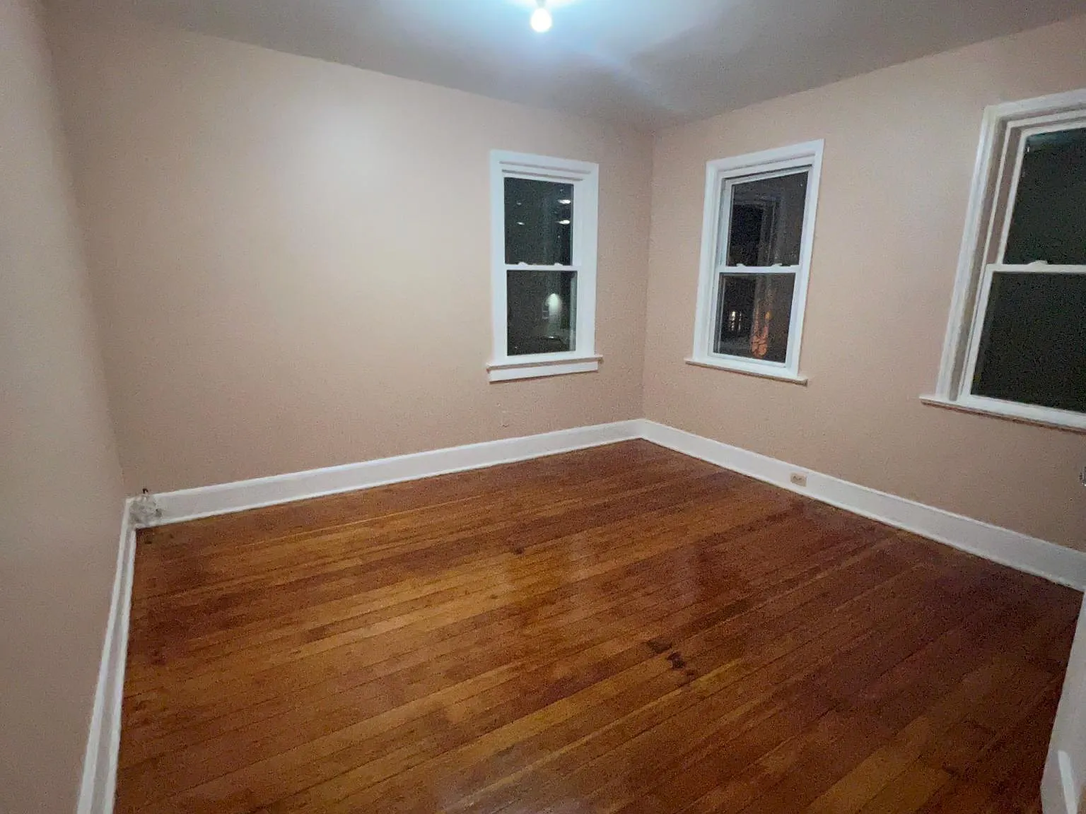 3 bed, 850 sqft, $2,350 — Photo 4