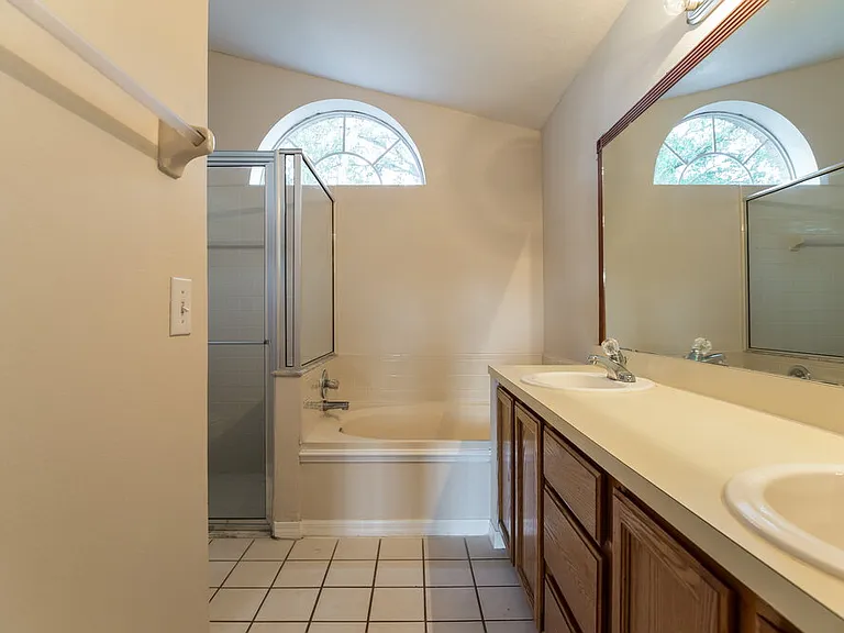 502 Valencia Place Cir — Photo 10