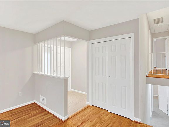 3rd image of 6413 White Oak Ave