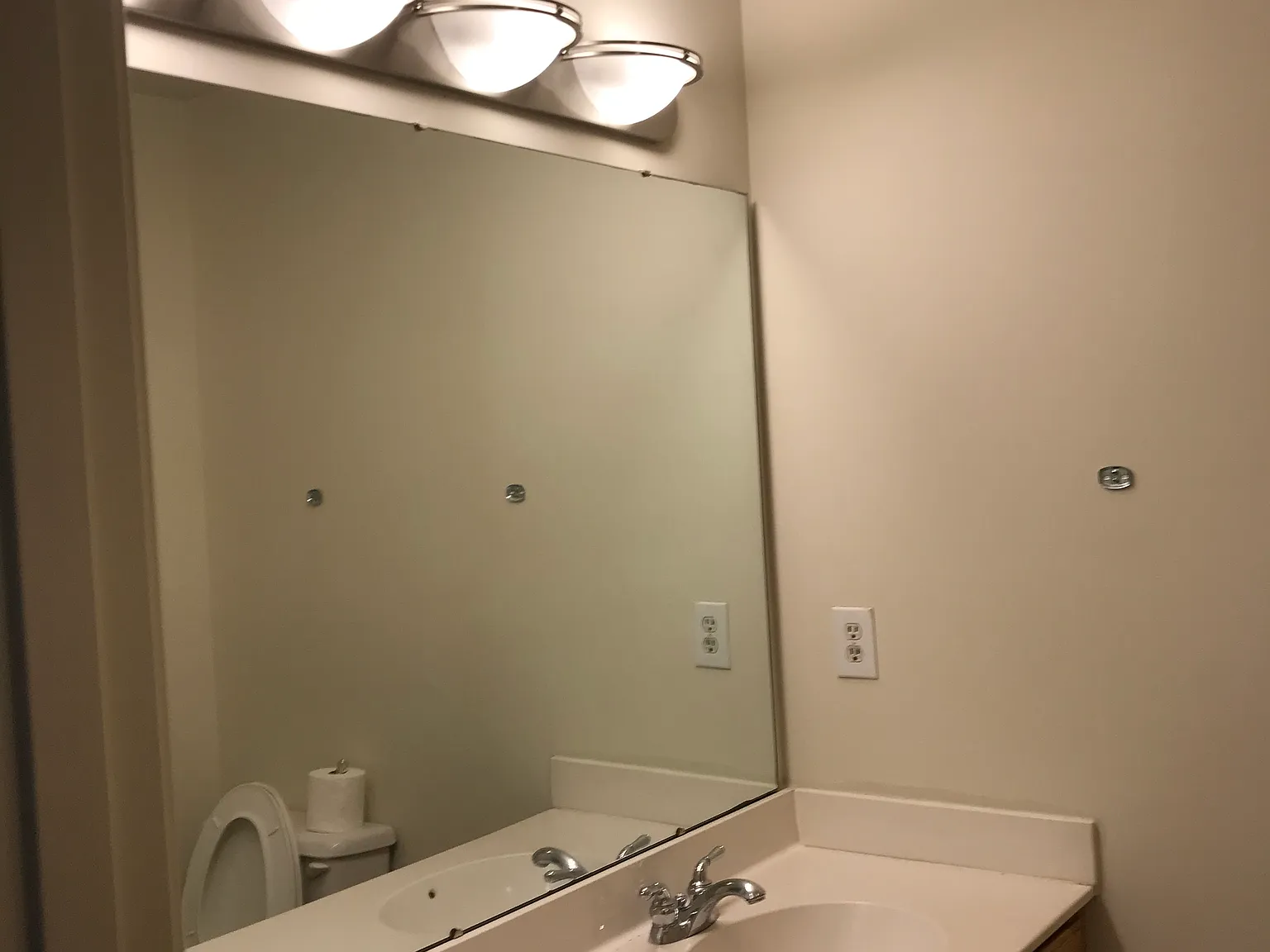 4 bed, 2.5 bath, 3239 sqft, $3,000 — Photo 3