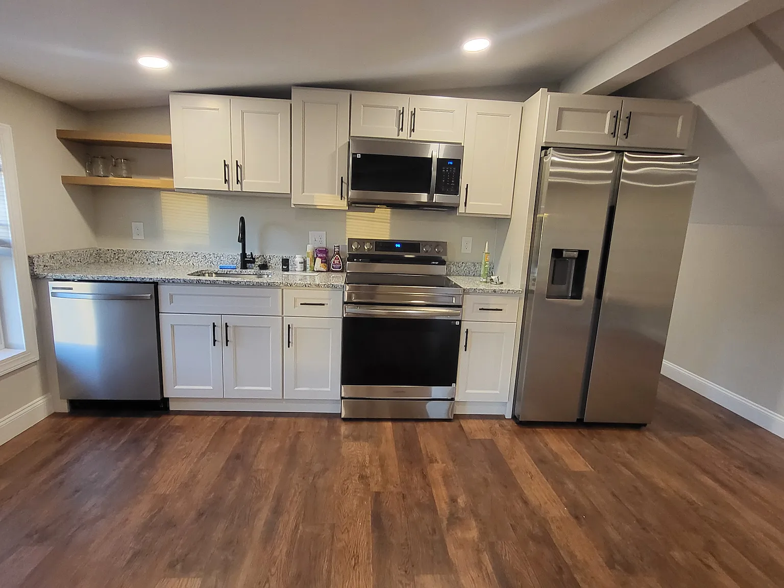 2 bed, 900 sqft, $1,820 — Photo 3