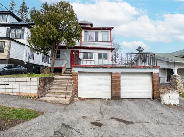 114 Charmouth Dr, Syracuse, NY 13207