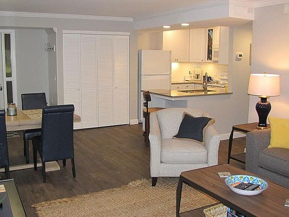 3rd image of 2 Braddock Bluff Dr Unit 1701