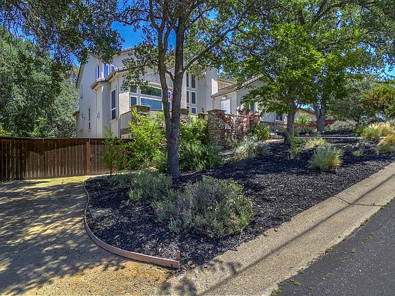 2nd image of 2824 King Edward Dr