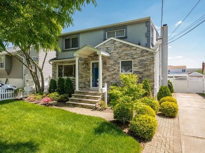 89 S Bay Avenue, Freeport, NY, 11520