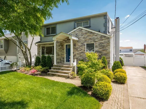 89 S Bay Avenue, Freeport, NY 11520