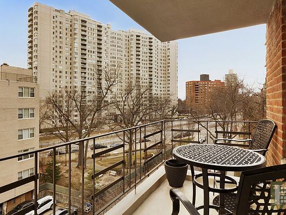 4th image of 3206 Fairfield Ave APT 6C