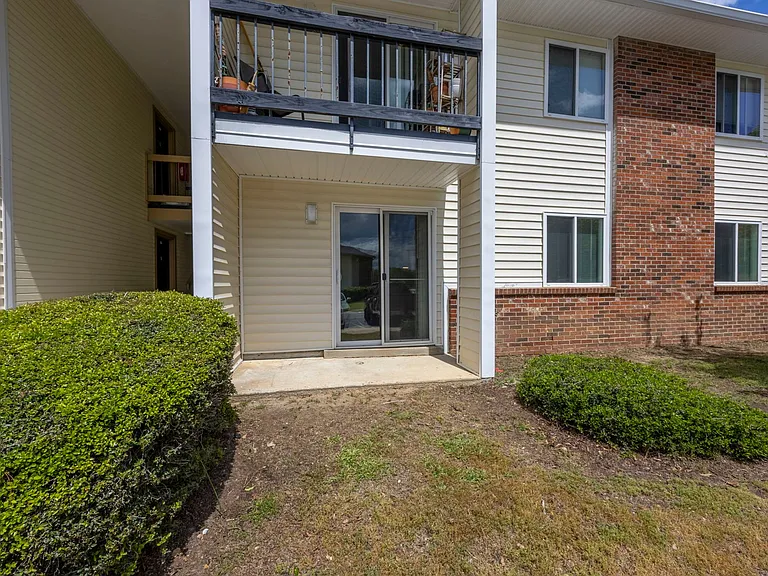 Bentree Apartments — Photo 11