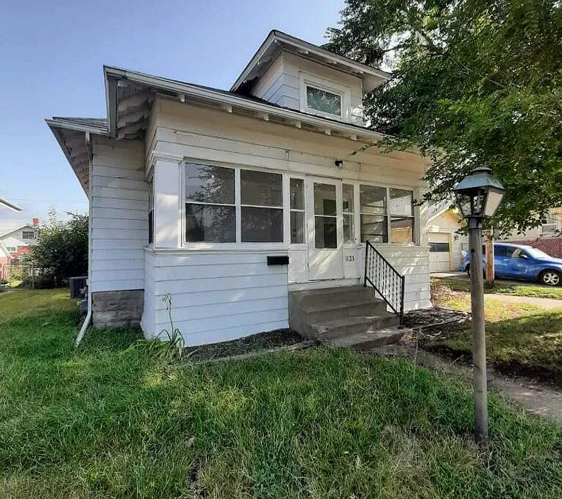 1123 18 1/2 Ave