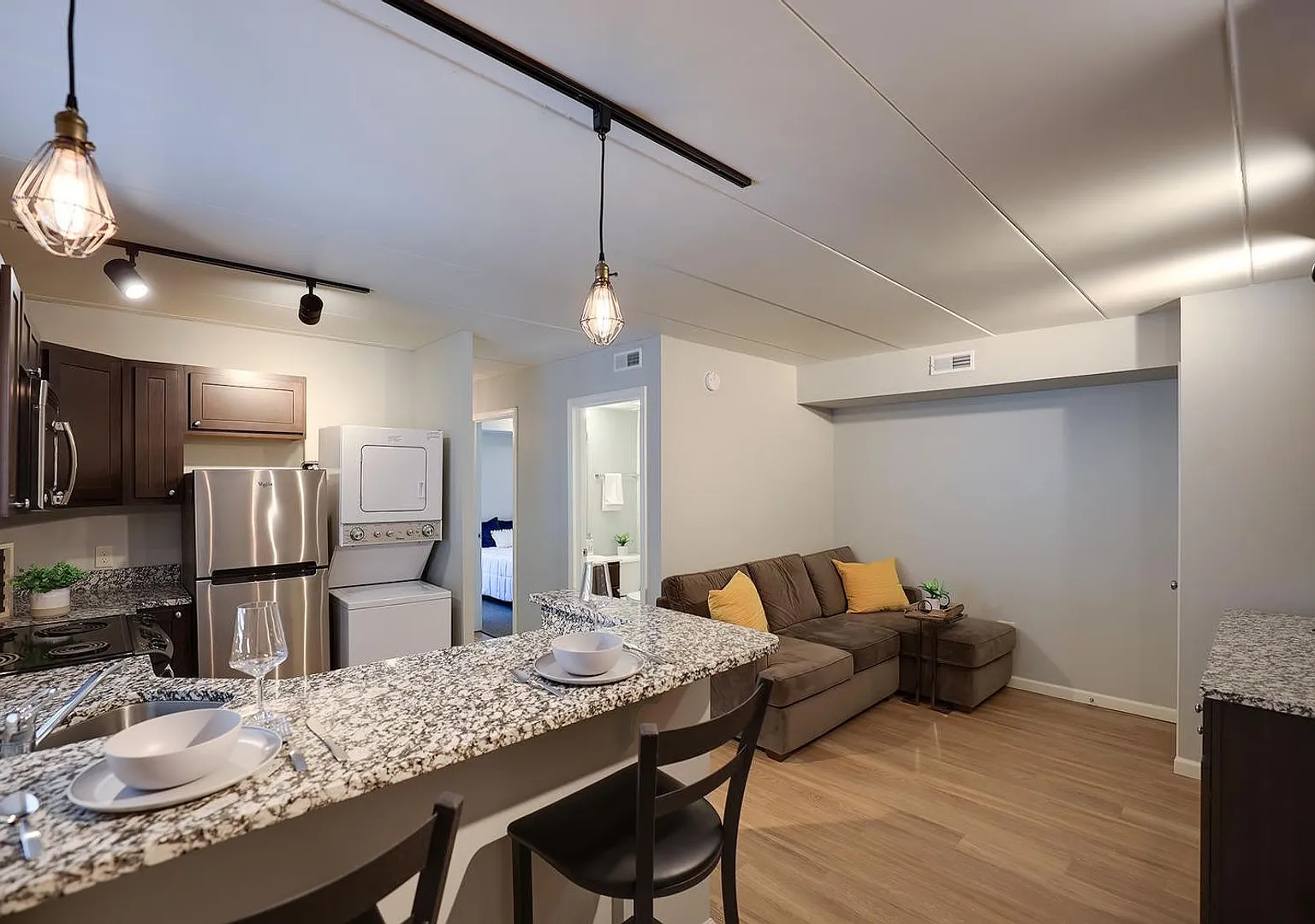 406 E Stoughton St — Photo 3