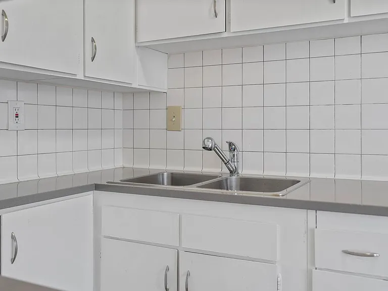 460-492 N Broadway St #472 — Photo 8