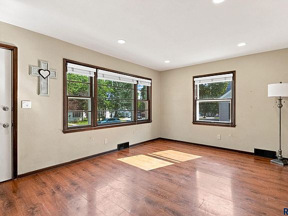 3rd image of 1509 E 25th St