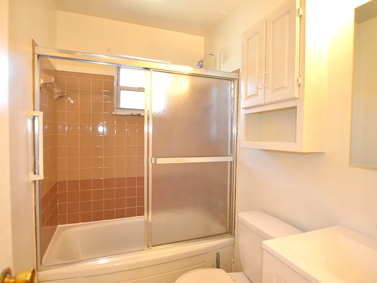 252 Hartwell Ave — Photo 7