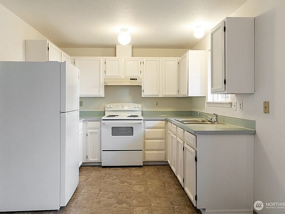 3rd image of 111 NE Santa Maria Lane