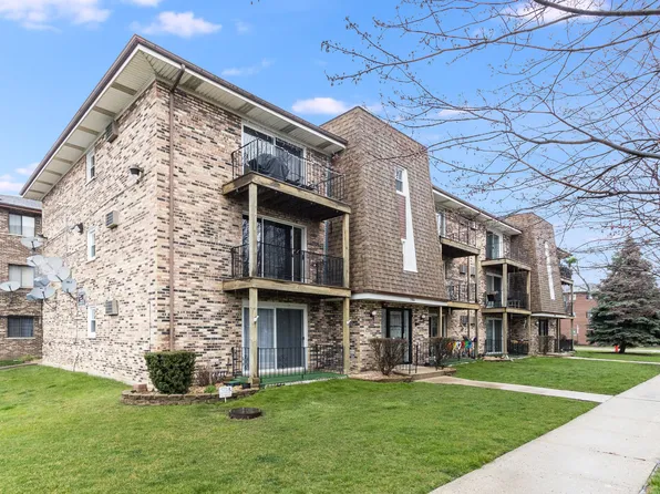 7104 98th St APT 302, Chicago Ridge, IL 60415