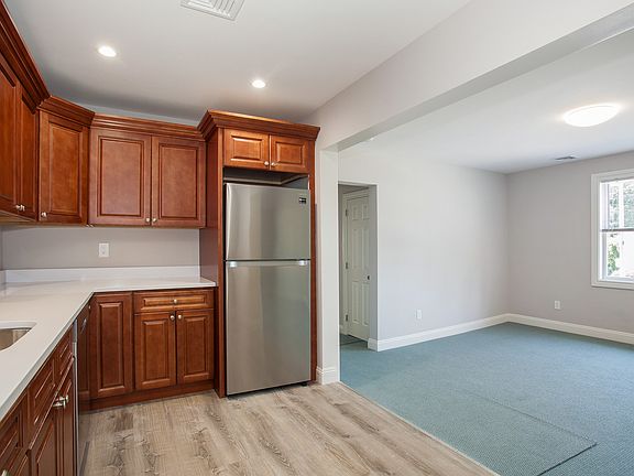 3rd image of 602 Main St #B