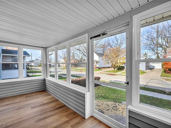 4th image of 19350 Pasnow Ave