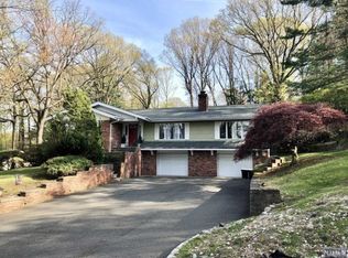 24 N Highcrest Dr, Hawthorne, NJ
