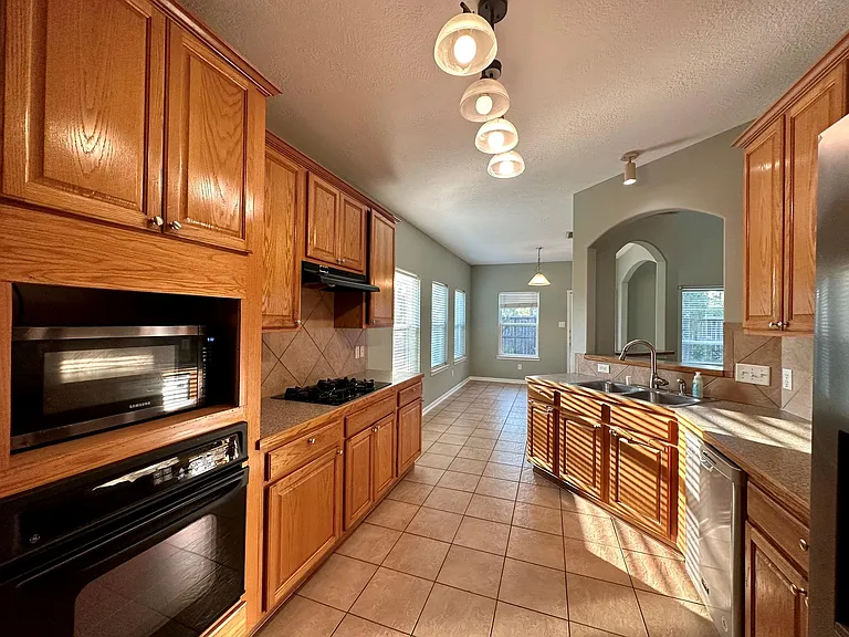 9222 Memorial Grove Dr — Photo 30
