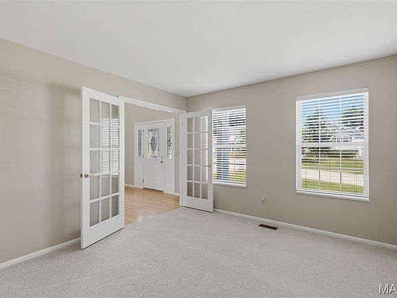 4th image of 210 Autumn Rose Ct