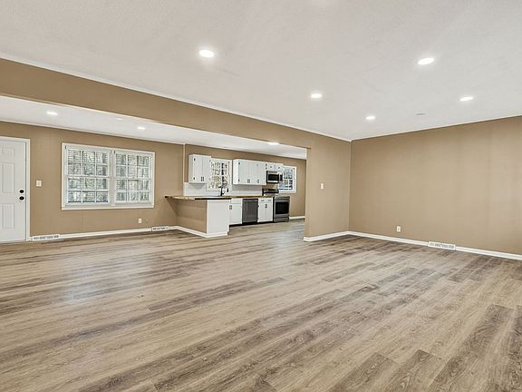 5th image of 129 Hillwood Dr